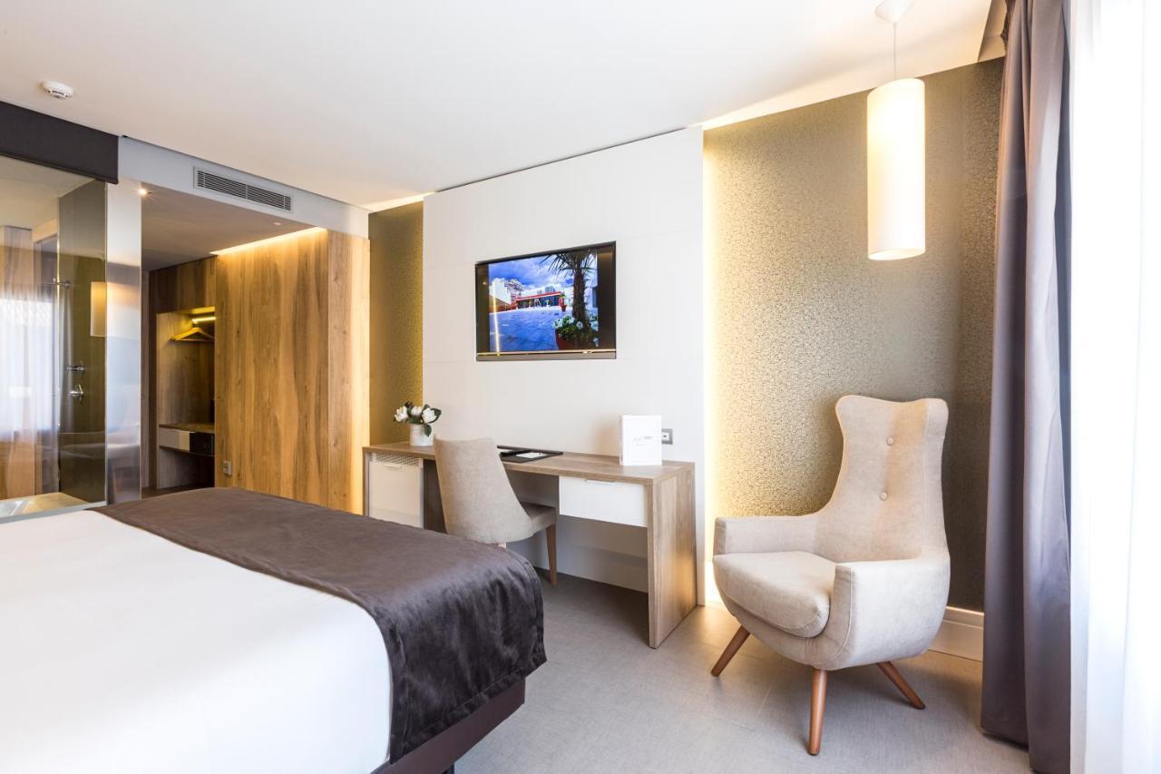 Hotel & Spa Ciudad De Binéfar エクステリア 写真